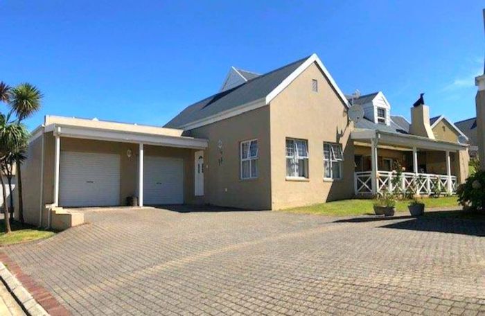 Blanco House For Sale: Scenic Views, Spacious Veranda, Double Garage, Loft Room