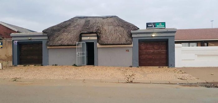 Property #ENT0274218, Retail for sale in Tsakane