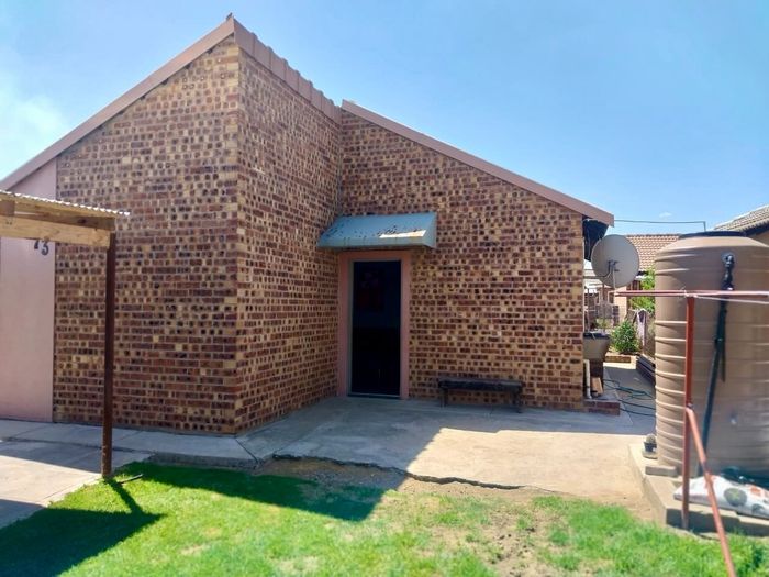 Property #ENT0274236, House for sale in Embalenhle