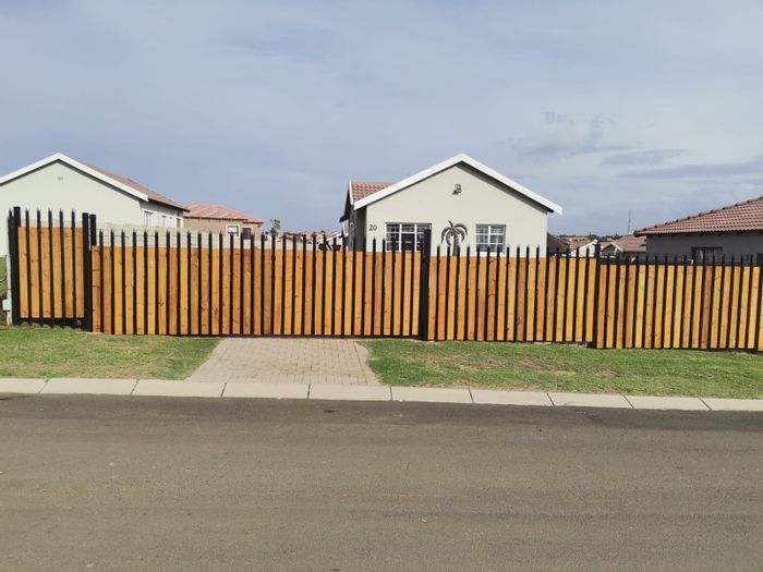 Property #ENT0274394, House for sale in Secunda Central