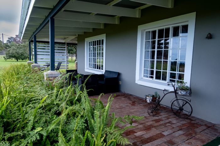 For Sale: House in Wilderness Heights with ocean views, off-grid amenities, and cottages.