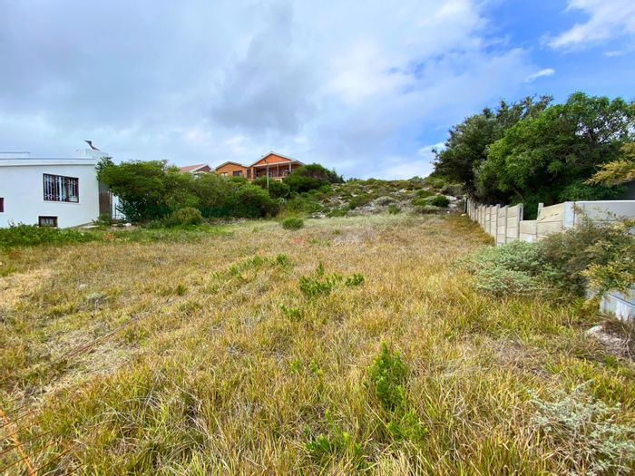 Prime De Kelders Vacant Lot: Near Stanfords Cove & Scenic Duiwelsgat Trail. Build seaside dream home.