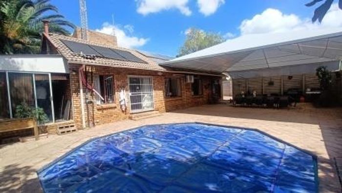 Property #ENT0274415, House for sale in Rooihuiskraal North