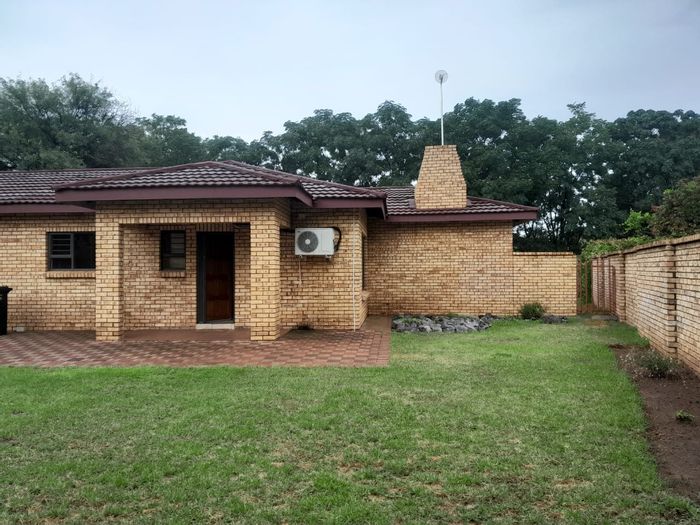 Property #ENT0274649, House for sale in Kuruman Central