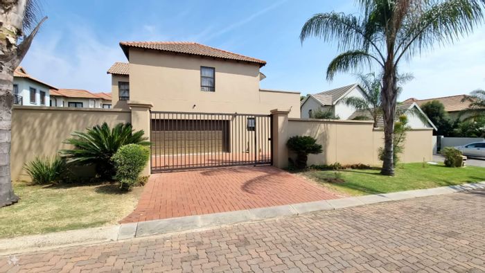 For Sale: House in Greenstone Hill with 4 beds, double garage, landscaped garden.