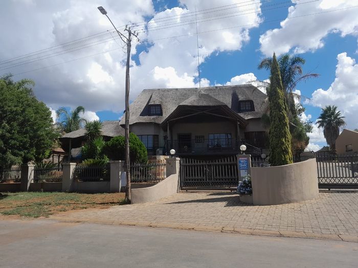Property #ENT0274683, House for sale in Kuruman Central