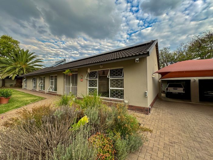Property #ENT0274685, House for sale in Secunda Central