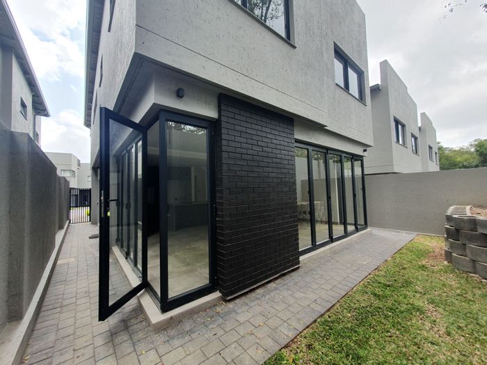 Property #ENT0274698, Townhouse for sale in Bryanston