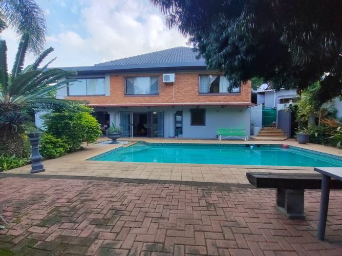 For Sale: Spacious House in Nelspruit Ext 2 with flats, pool, and entertainment areas.