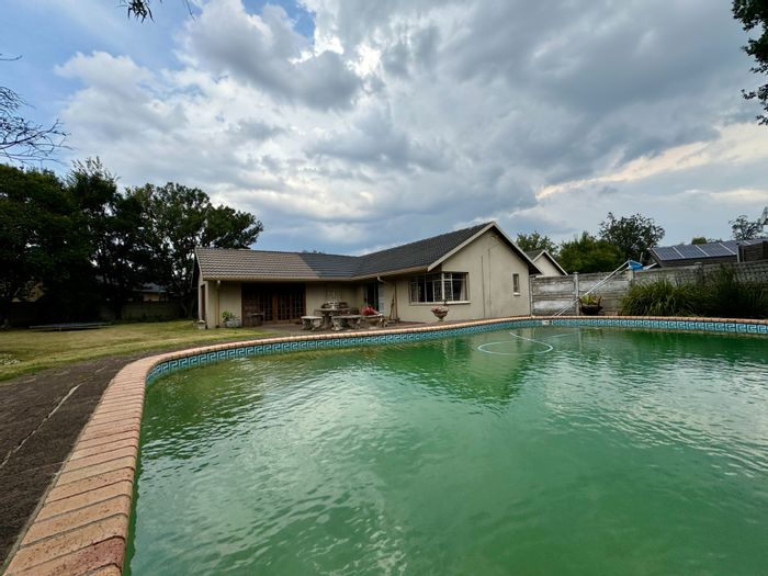Property #ENT0274863, House for sale in Secunda Central