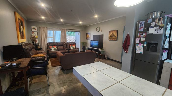 Sleek 2-Bed Apartment with Stylish Design in Sonheuwel Ext 1 - For Sale