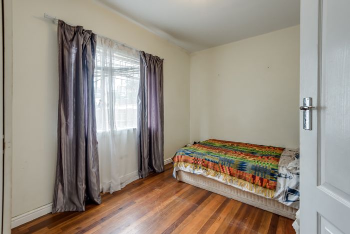 For Sale: 2-bedroom apartment in Richmond Hill with sea views and secure parking.