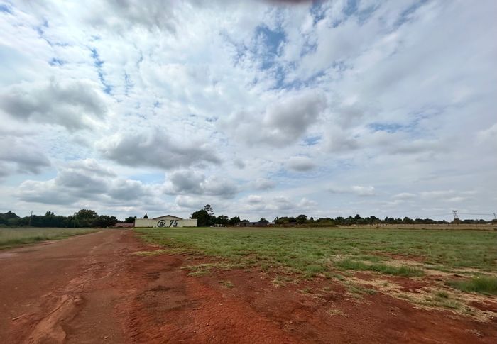 Tiegerpoort AH Small Holding For Sale: Event venue, homestead, arable land, boreholes.