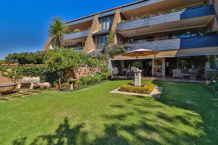 For Sale: Hurlingham Apartment with 3 bedrooms, garden, garage, and scenic views.