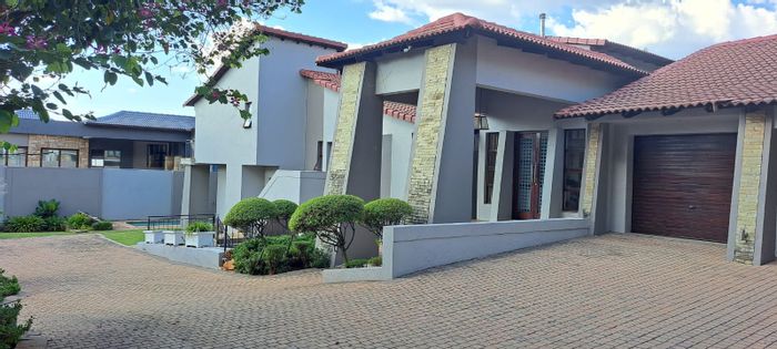 Property #ENT0275054, House for sale in Bedfordview Central
