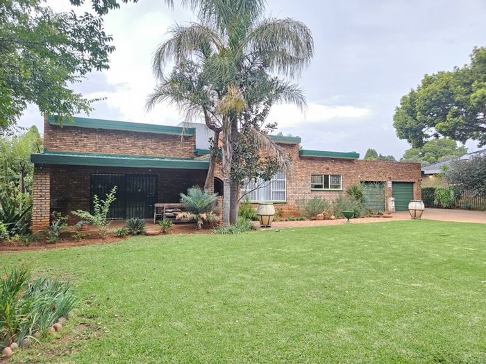 Lydenburg Central House For Sale: Spacious layout, pool, garden, versatile living spaces.