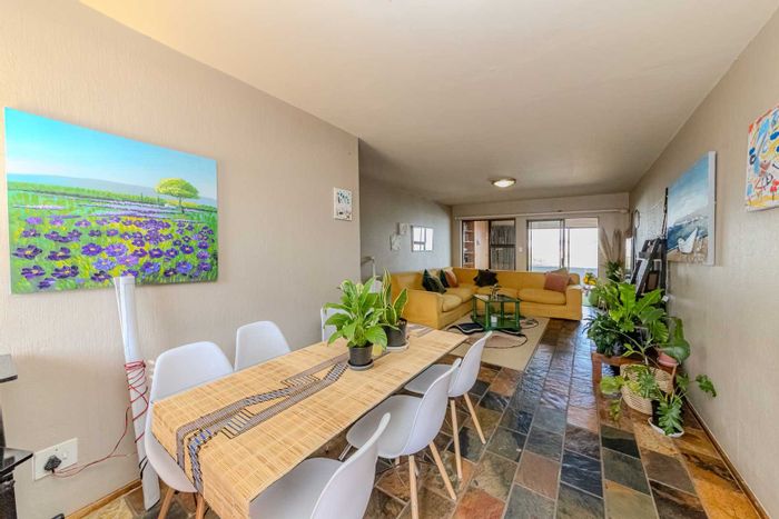 Northcliff Apartment For Sale: 2 beds, pool, office space, convenient location.