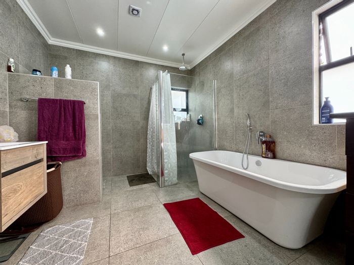 Secunda Central House For Sale: 4 beds, pool, open-plan living, double garage.