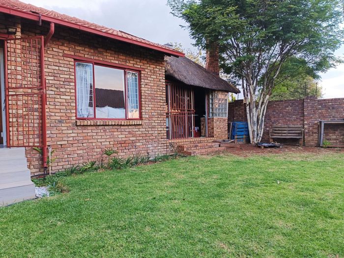 Property #ENT0275007, Townhouse for sale in Rooihuiskraal North