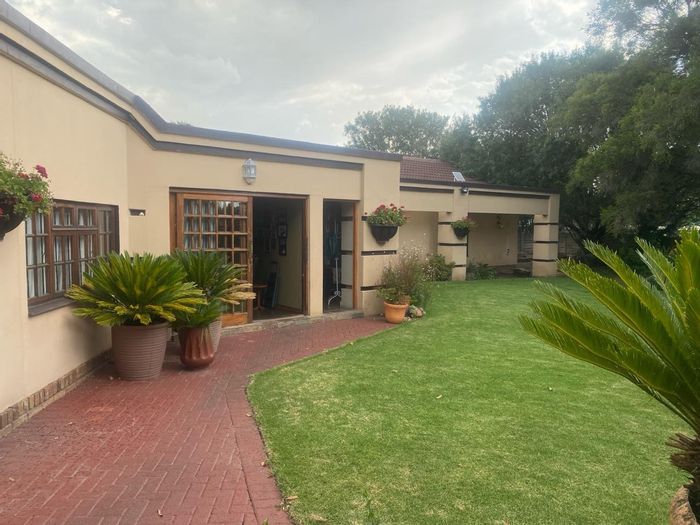 Property #ENT0275297, House for sale in Secunda Central