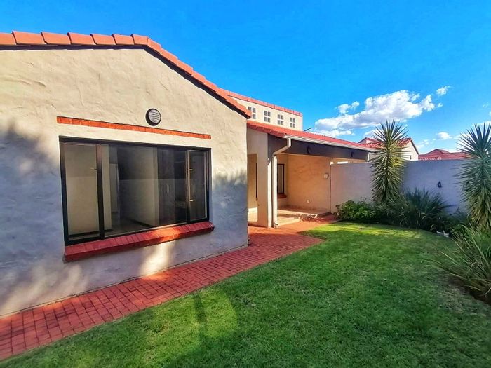 For Sale: Townhouse in Xanadu Nature Estate with private garden and braai area.