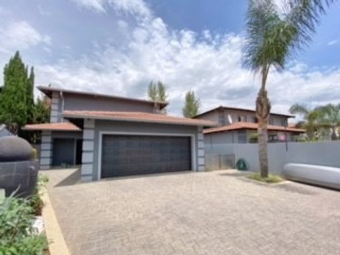 Property #ENT0275385, House for sale in Bedfordview Central
