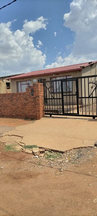 Property #ENT0275306, House for sale in Dobsonville