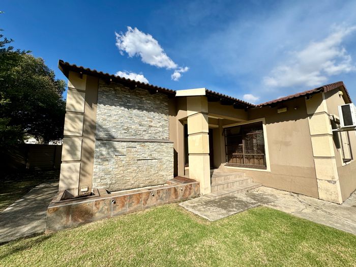 Property #ENT0275465, House for sale in Secunda Central