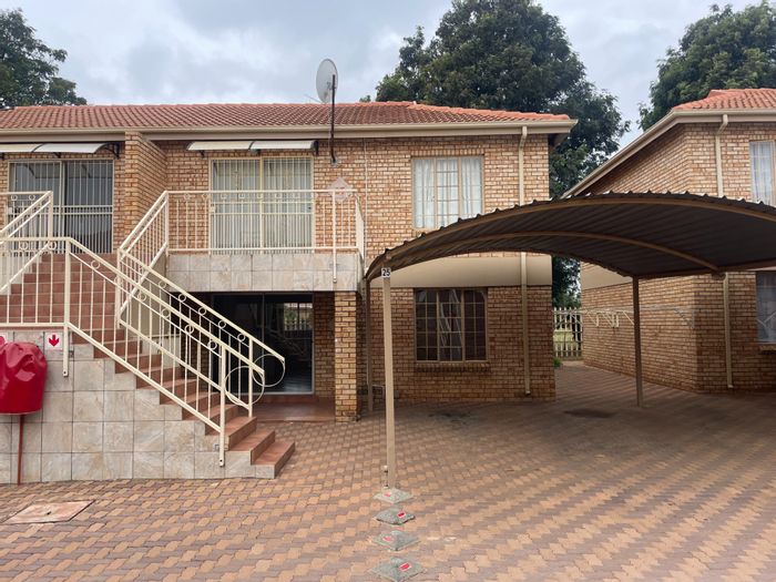 Property #ENT0275468, Townhouse for sale in Helikonpark