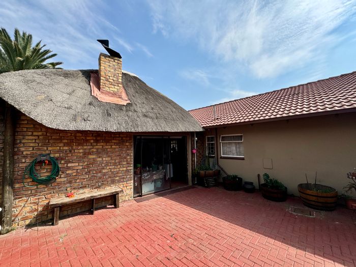 Property #ENT0275469, House for sale in Secunda Central