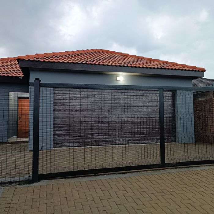 Property #ENT0275497, House for sale in Secunda Central