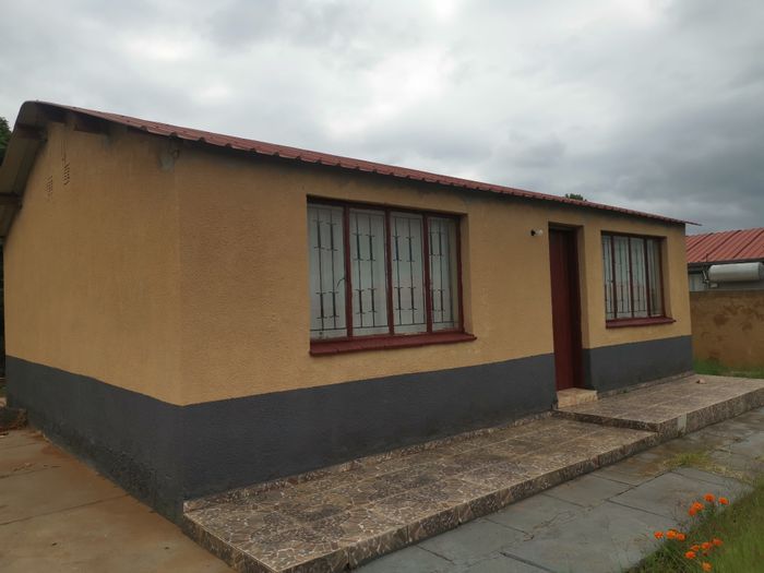 Property #ENT0275404, House for sale in Soshanguve Ext