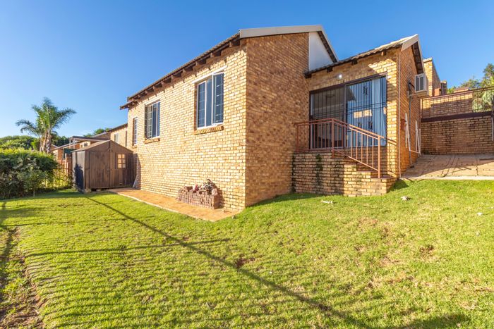 Townhouse for Sale in Wilgeheuwel: 3 beds, pet-friendly garden, double garage.