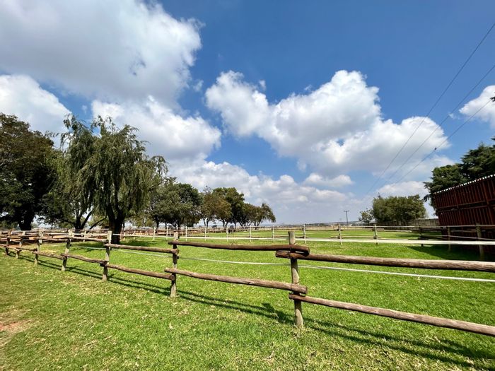 Tiegerpoort AH Small Holding with Equestrian Facilities - For Sale, Prime Location & Amenities