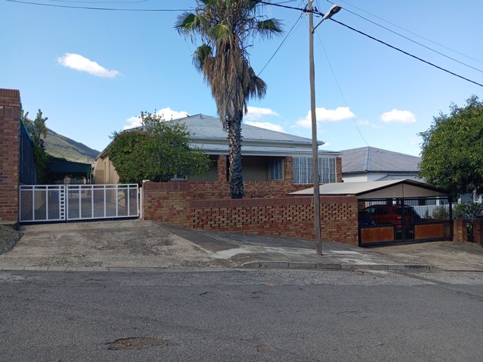 Property #ENT0275686, House pending sale in Graaff-reinet Central
