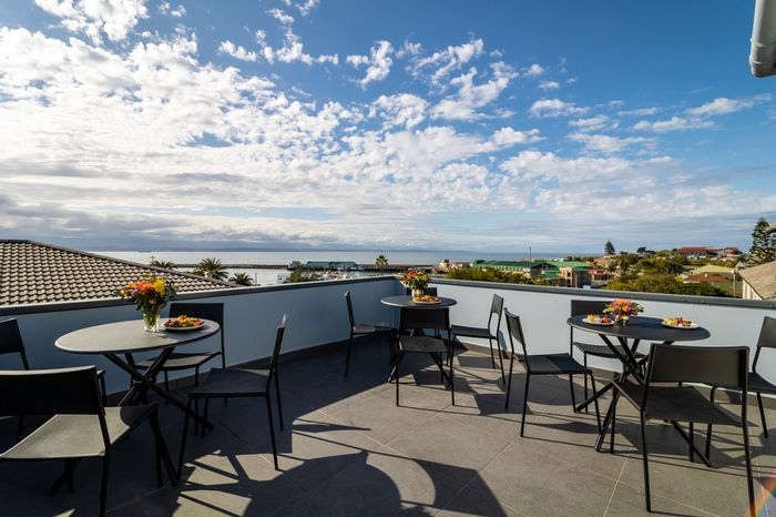 Historic commercial property in Mossel Bay Central with versatile spaces and ample parking. For Sale.