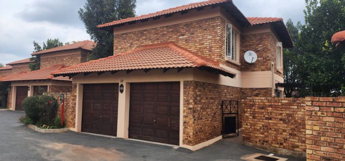 Property #ENT0275622, Townhouse for sale in Kyalami Hills