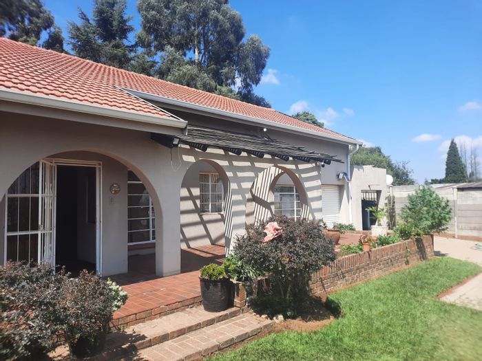 Property #ENT0275746, House for sale in Ermelo Central
