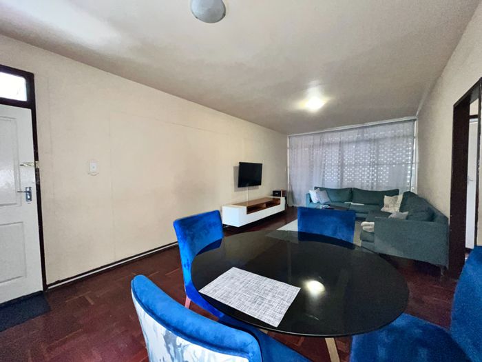 Sunnyside Apartment for Sale: Spacious 3 Bedrooms, Convenient Amenities, Ideal Location!