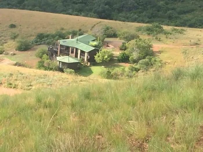 For Sale: House in Lydenburg Central with 4 bedrooms, solar power, and fishing access.