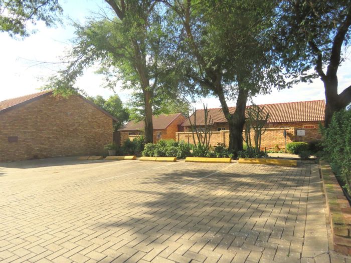 Townhouse for Sale in Rooihuiskraal North: 2 beds, private garden, secure estate amenities.