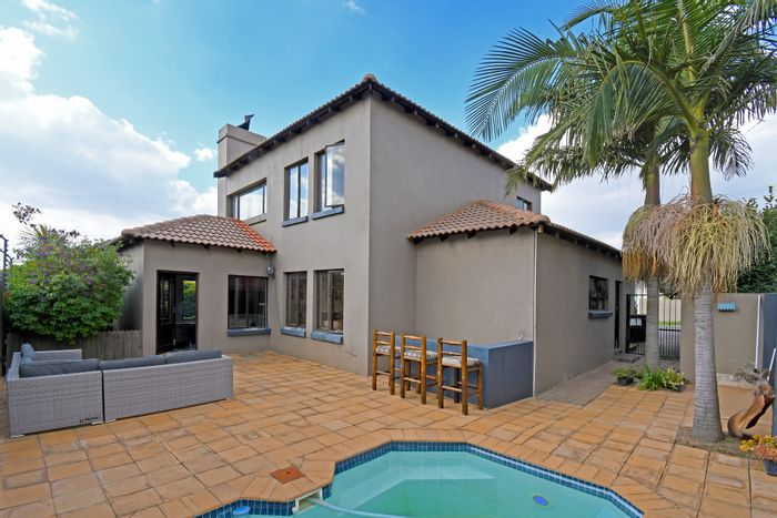 For Sale: House in Greenstone Hill with pool, study, double garage, and solar.