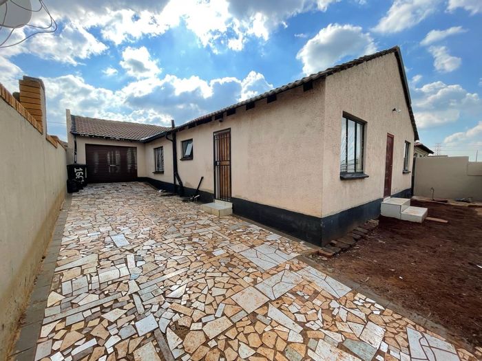 Property #ENT0275961, House for sale in Vosloorus