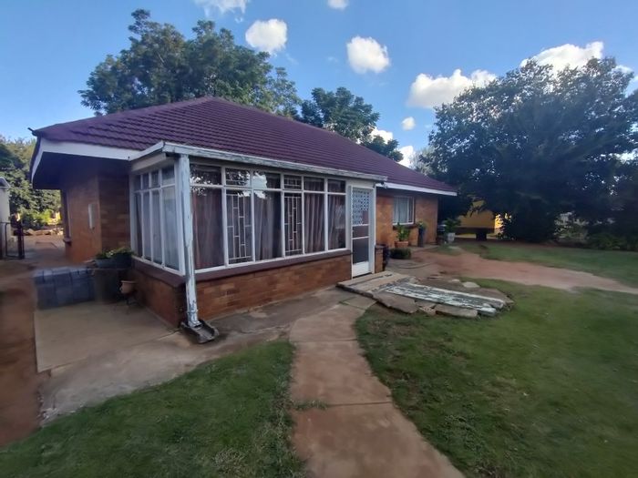 Property #ENT0275969, House for sale in Stilfontein Ext 1