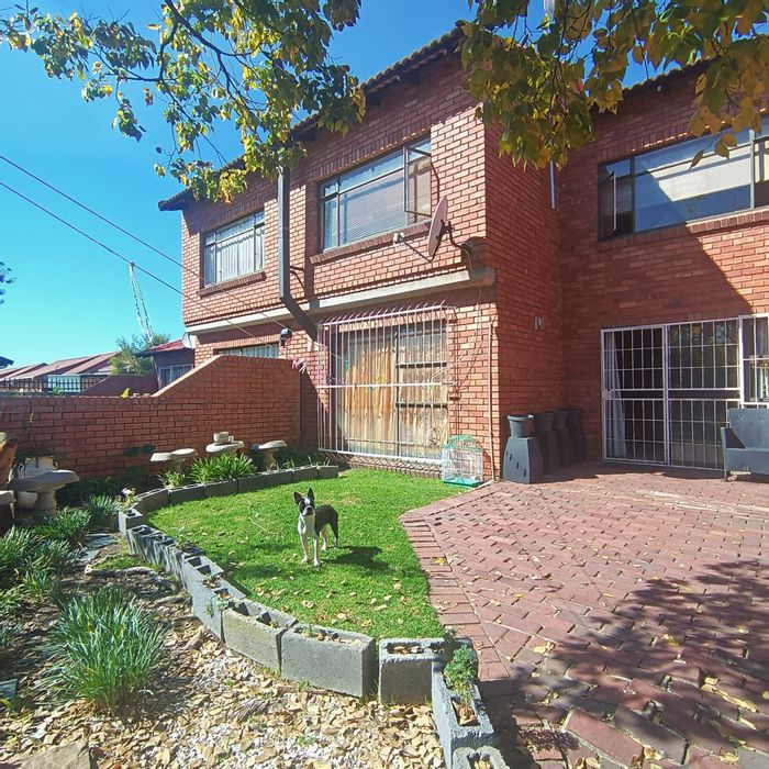 For Sale: Apartment in Secunda Central with 2 bedrooms, garden, and guest toilet.