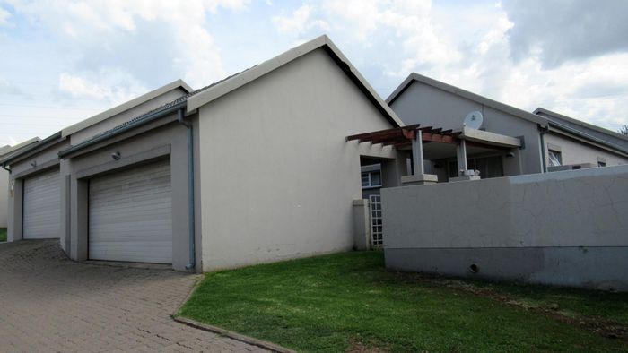 Property #ENT0275981, Townhouse for sale in Die Heuwel