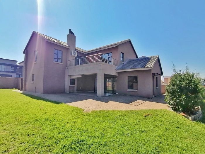 For Sale: Gateway Manor House with 4 beds, gourmet kitchen, private garden.