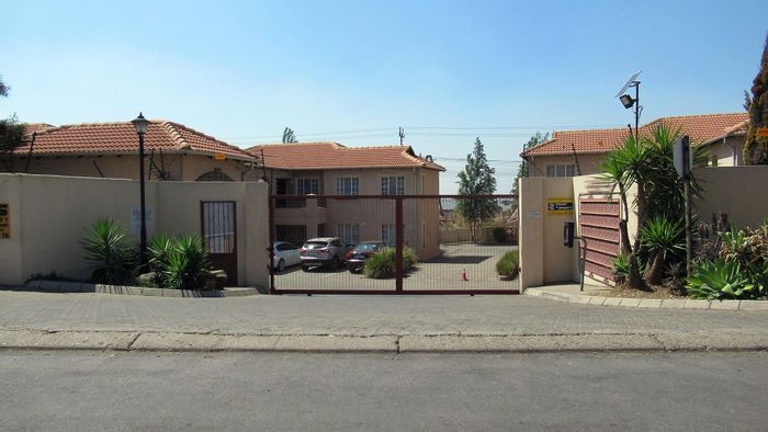 Property #ENT0276075, Apartment for sale in East Rand
