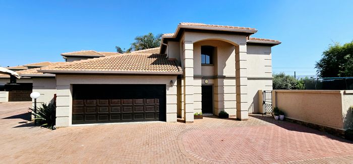 Property #ENT0276087, House for sale in Six Fountains Residential Estate