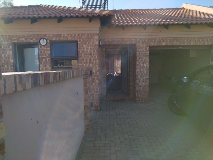 Property #ENT0276038, Townhouse for sale in Ermelo Central